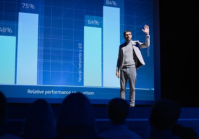 KT - Men doing presentation