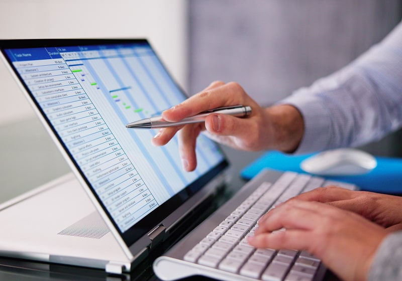 KT - Businessman looking at computer