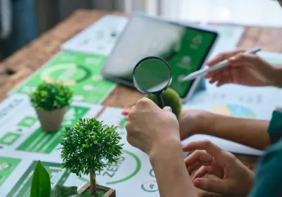 Team planning sustainable event logistics using maps and models