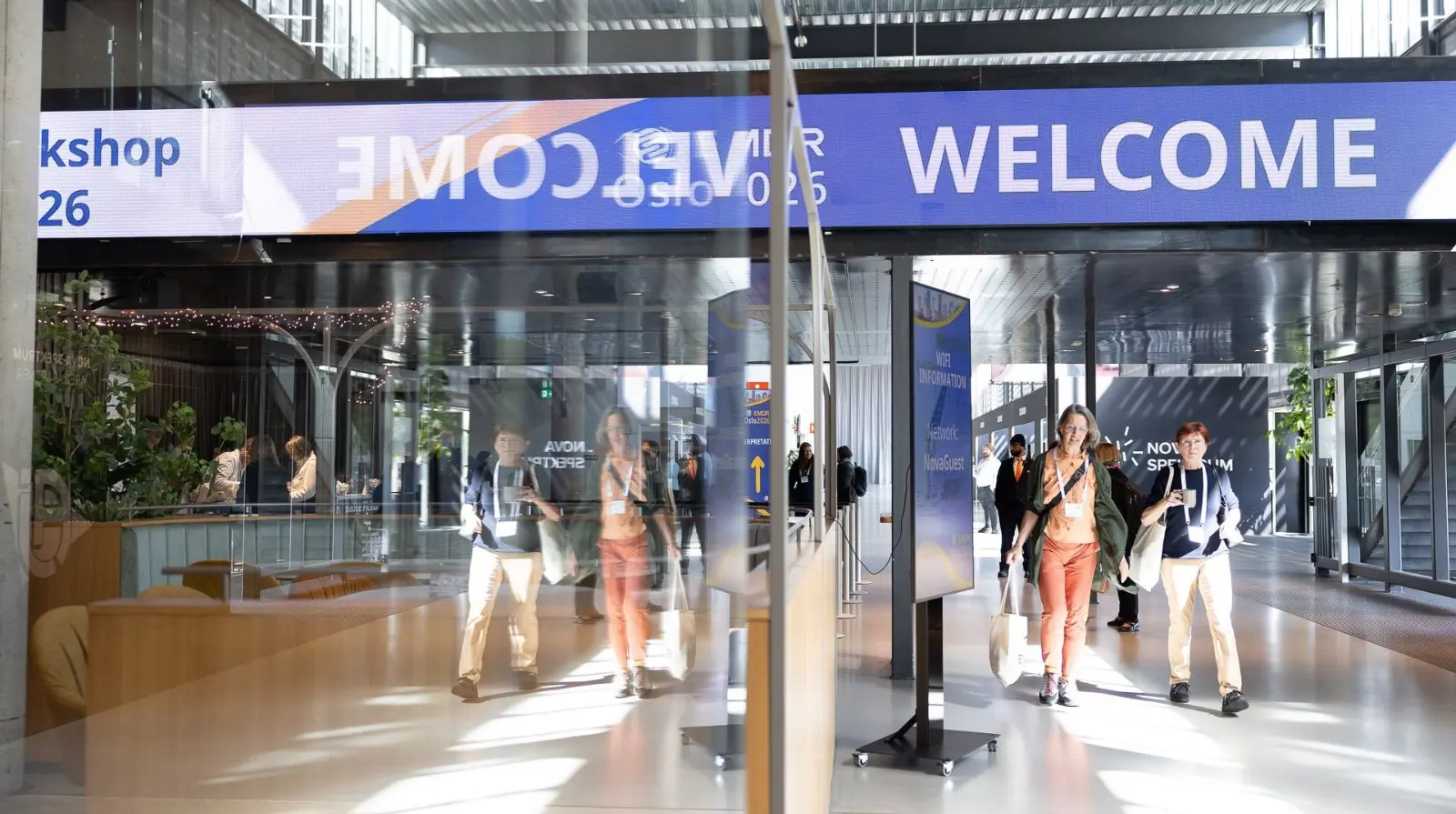 Delegates arriving beneath a large WELCOME screen at EMDR Oslo 2026.